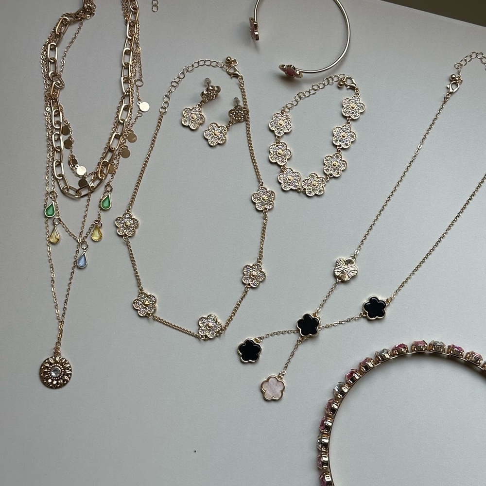 Giveaway Unbranded accessories